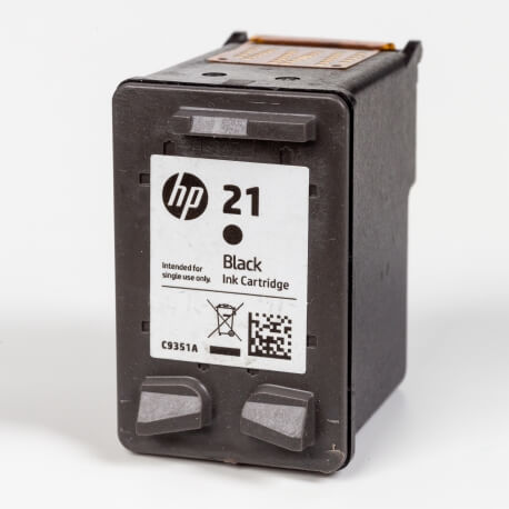 Auf dem Bild sehen Sie den ArtikelC9351A XS von Hewlett-Packard. Dieses Tintenpatrone Modell eignet sich für die Wiederaufbereitung und wird daher zum Recycling angekauft.