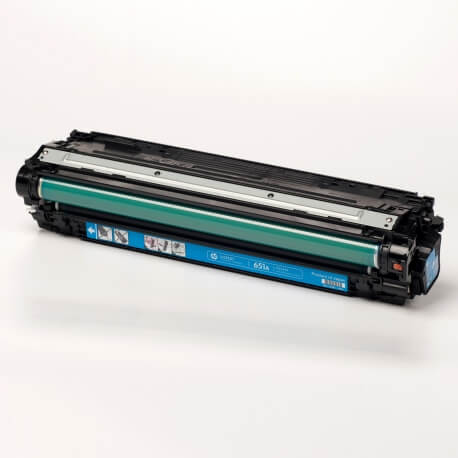 Auf dem Bild sehen Sie den ArtikelCE340A-43A von Hewlett-Packard. Dieses Toner Modell eignet sich für die Wiederaufbereitung und wird daher zum Recycling angekauft.