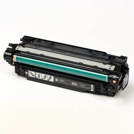 Auf dem Bild sehen Sie den ArtikelCE400A-03A von Hewlett-Packard. Dieses Toner Modell eignet sich für die Wiederaufbereitung und wird daher zum Recycling angekauft.
