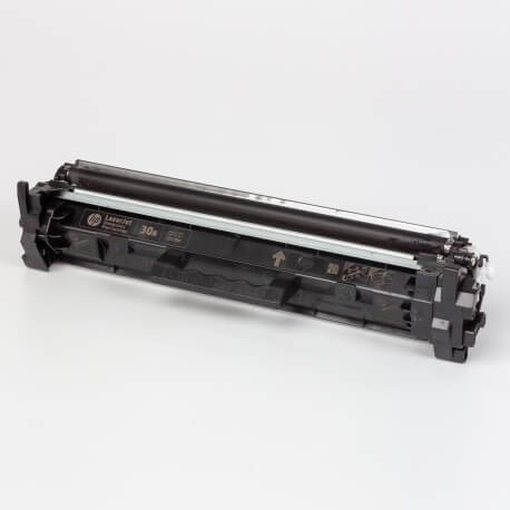 Auf dem Bild sehen Sie den ArtikelCF230A Introductory von Hewlett-Packard. Dieses Toner Modell eignet sich für die Wiederaufbereitung und wird daher zum Recycling angekauft.