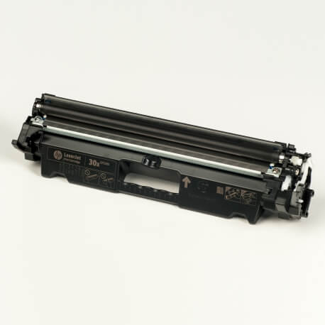 Auf dem Bild sehen Sie den ArtikelCF230X von Hewlett-Packard. Dieses Toner Modell eignet sich für die Wiederaufbereitung und wird daher zum Recycling angekauft.