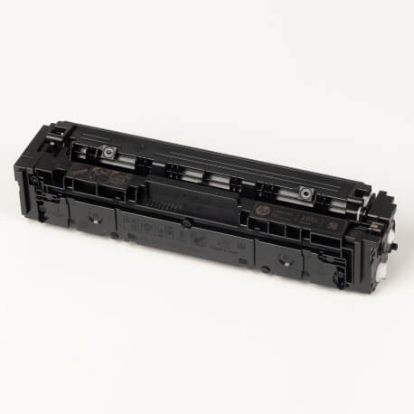 Auf dem Bild sehen Sie den ArtikelCF530A-33A von Hewlett-Packard. Dieses Toner Modell eignet sich für die Wiederaufbereitung und wird daher zum Recycling angekauft.