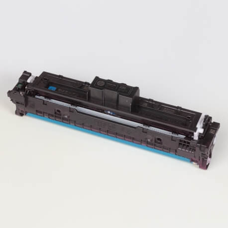 Auf dem Bild sehen Sie den ArtikelW2200A-03A Introductory von Hewlett-Packard. Dieses Toner Modell eignet sich für die Wiederaufbereitung und wird daher zum Recycling angekauft.